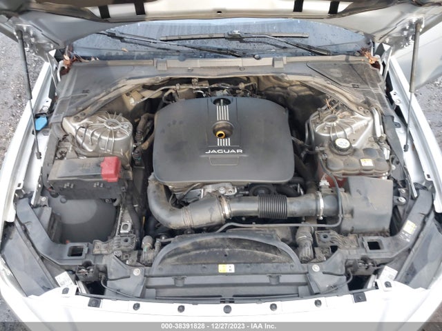 2017 JAGUAR XE SAJAD4BG2HA961328 Photo 9