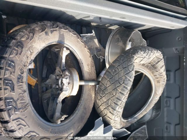 1GCUYFETXNZ221673 Chevrolet Silverado 1500 Ltd 4wd  Short Bed Lt Trail Boss