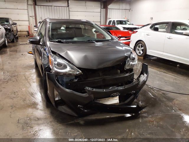 JTDKDTB39F1576677 Toyota Prius C Two