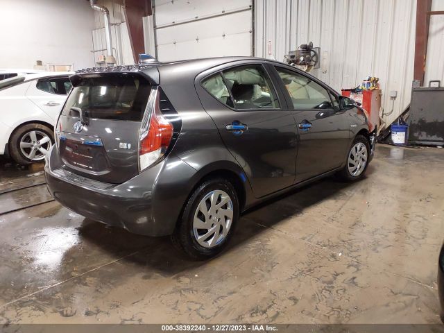 JTDKDTB39F1576677 Toyota Prius C Two
