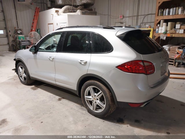 2013 PORSCHE CAYENNE WP1AA2A21DLA01108 Photo 2