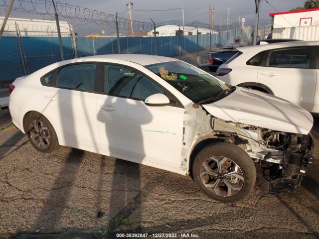 3KPF24ADXME403140 KIA Forte Lxs