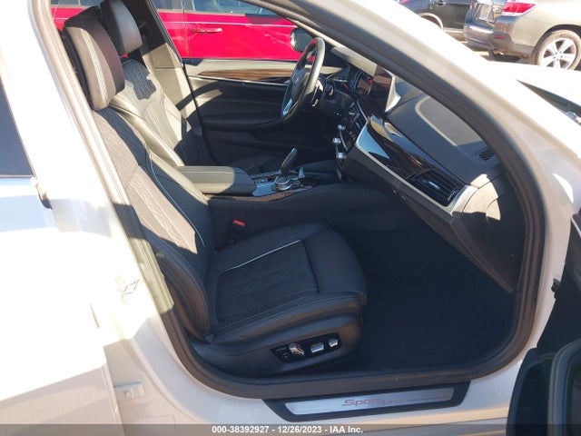BMW 540I 2019 WBAJE5C59KWW13211 Image 5