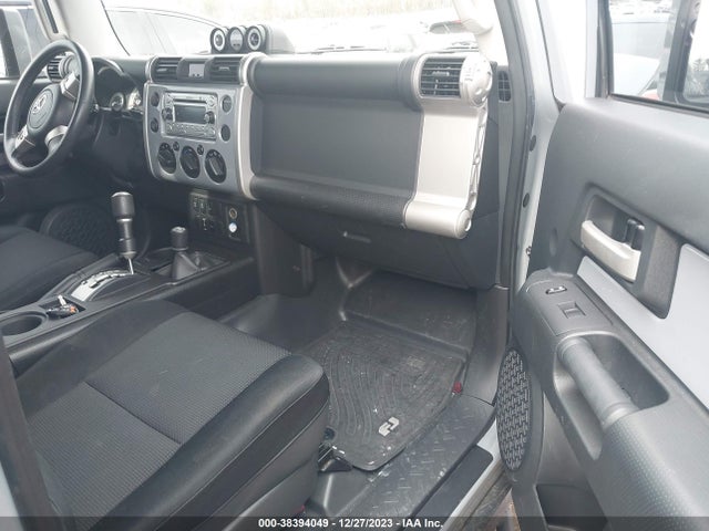 Toyota FJ Cruiser 2014 JTEBU4BF4EK187899 Image 5