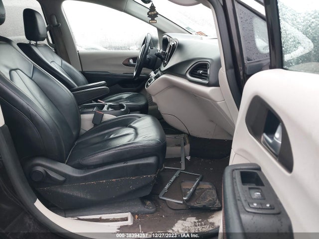 2C4RC1BG2HR831645 Chrysler Pacifica Touring-l