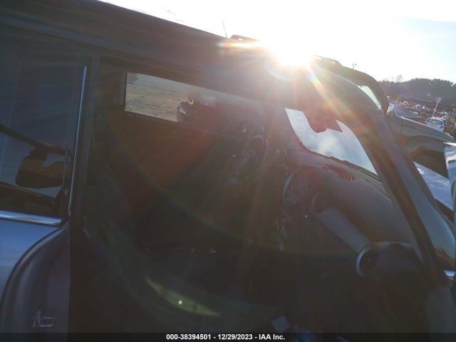 2009 MINI COOPER CLUBMAN WMWML33569TN69266 Photo 4