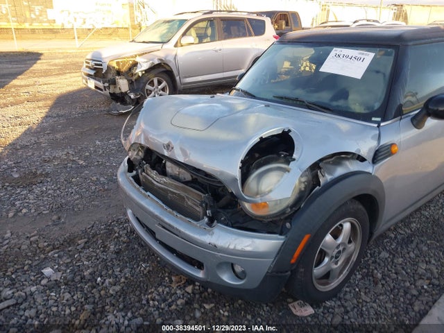 2009 MINI COOPER CLUBMAN WMWML33569TN69266 Photo 5