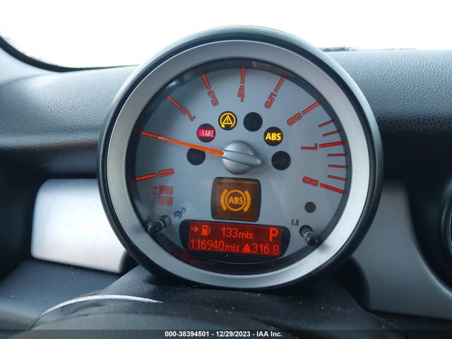 2009 MINI COOPER CLUBMAN WMWML33569TN69266 Photo 6