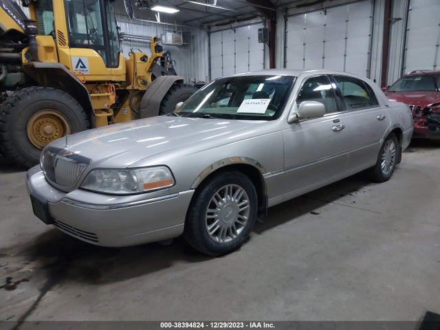 2010 LINCOLN TOWN CAR SIGNATURE LIMITED VIN: 2LNBL8CV7AX625337