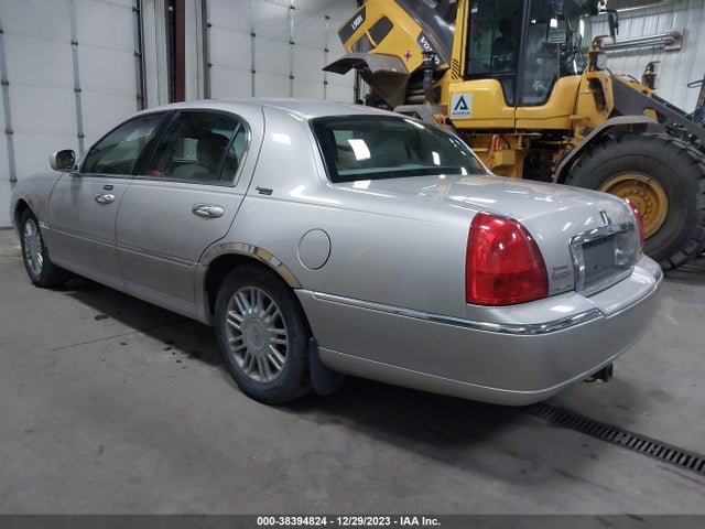 2010 LINCOLN TOWN CAR SIGNATURE LIMITED VIN: 2LNBL8CV7AX625337