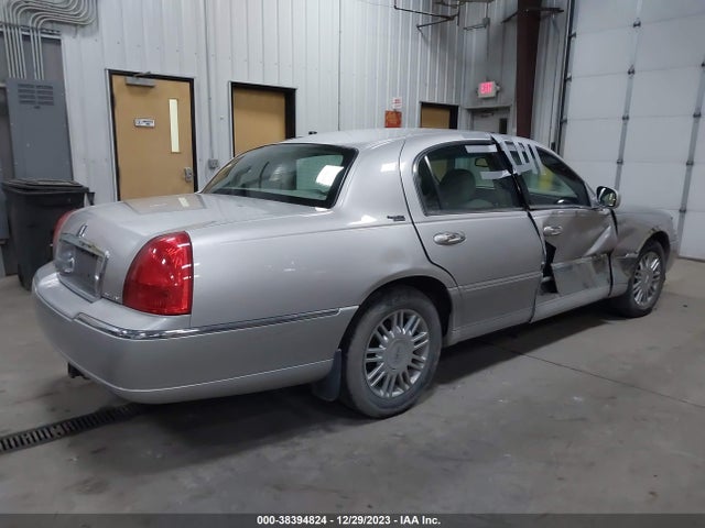 2010 LINCOLN TOWN CAR SIGNATURE LIMITED VIN: 2LNBL8CV7AX625337