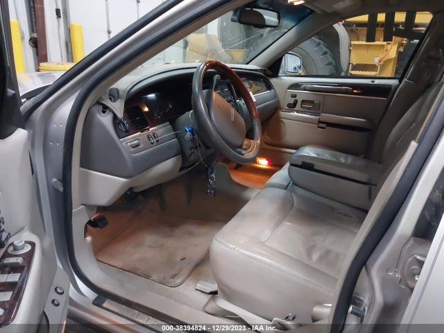 2010 LINCOLN TOWN CAR SIGNATURE LIMITED VIN: 2LNBL8CV7AX625337