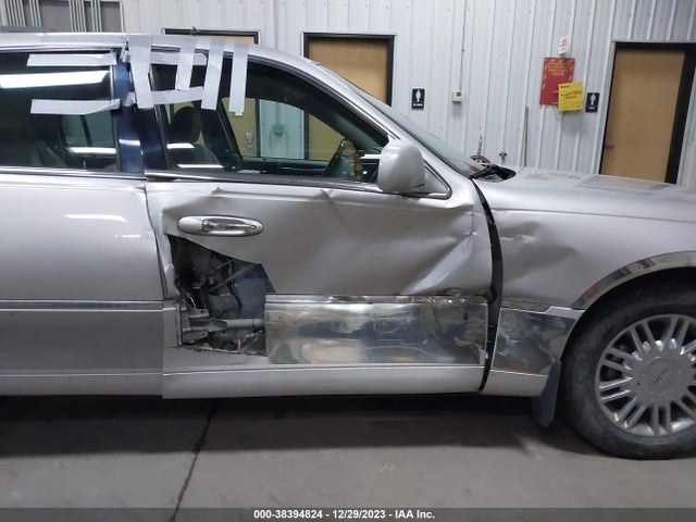 2010 LINCOLN TOWN CAR SIGNATURE LIMITED VIN: 2LNBL8CV7AX625337