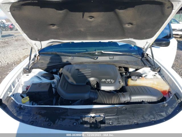 2C3CDXBG8JH167180 Dodge Charger Sxt Rwd