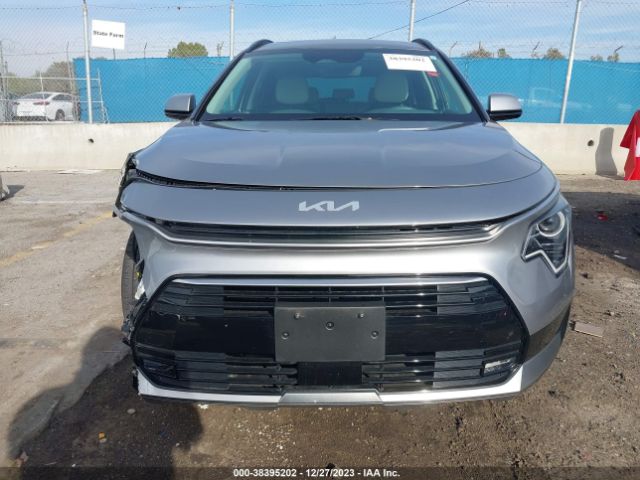 KNDCR3LE5P5049087 KIA Niro Ex Touring