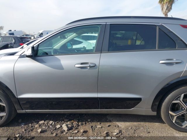 KNDCR3LE5P5049087 KIA Niro Ex Touring