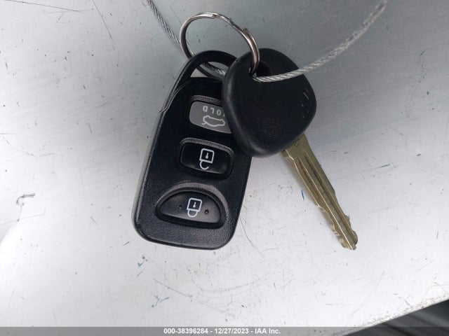2017 HYUNDAI ELANTRA SE VIN: 5NPD74LFXHH152905