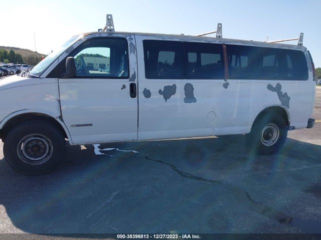 2002 CHEVROLET EXPRESS VAN LS VIN: 1GAHG39R821242994