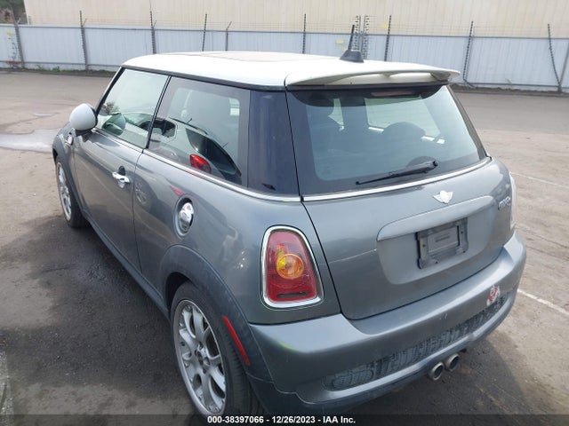 2008 MINI COOPER S WMWMF73538TT89806 Photo 2
