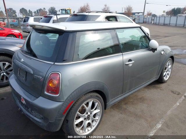 2008 MINI COOPER S WMWMF73538TT89806 Photo 3