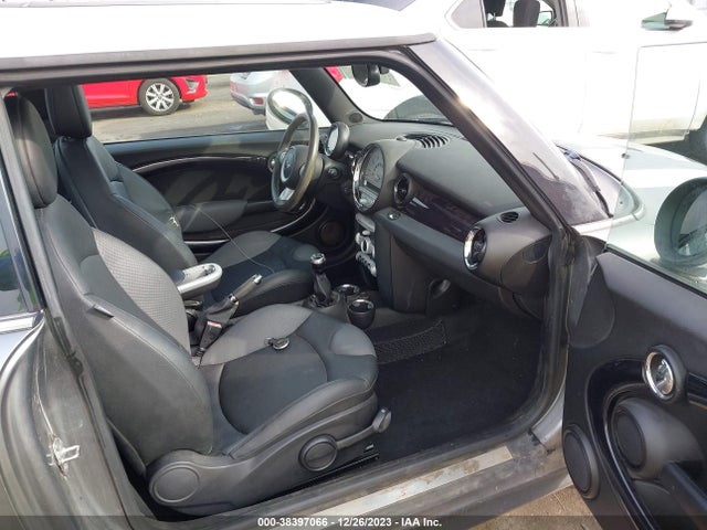 2008 MINI COOPER S WMWMF73538TT89806 Photo 4