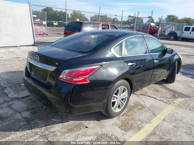 Nissan Altima 2.5 S 2015 1N4AL3AP8FC286024 Image 4