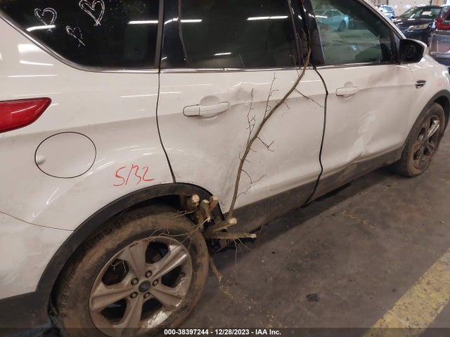 1FMCU9GX2EUB02470 Ford ESCAPE SE
