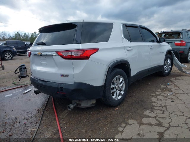Chevrolet Traverse Ls 2018 1GNERFKW0JJ153917 Image 4