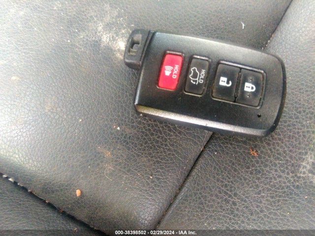 Toyota RAV4 SE 2018 JTMNFREV4JJ165431 Image 11