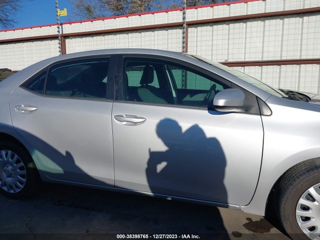 2015 TOYOTA COROLLA LE VIN: 5YFBURHE5FP358176