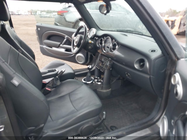 2006 MINI COOPER S WMWRH33526TF86393 Photo 4