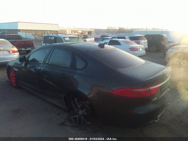 2016 JAGUAR XF SAJBF4BV4GCY07154 Photo 2