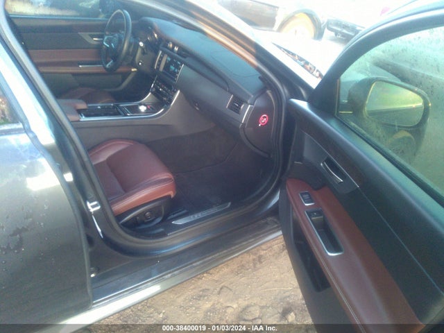 2016 JAGUAR XF SAJBF4BV4GCY07154 Photo 4