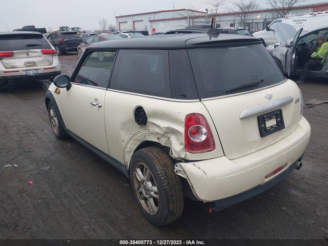 2012 MINI COOPER WMWSU3C55CT260710 Photo 2