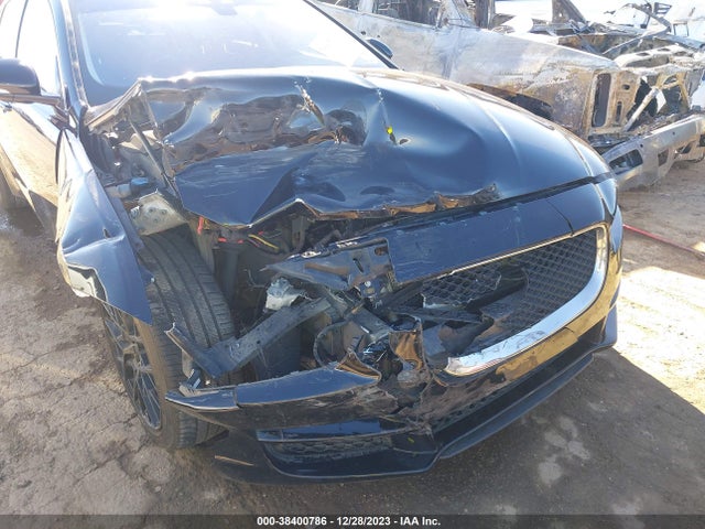 2017 JAGUAR XE SAJAR4BG0HA958767 Photo 5