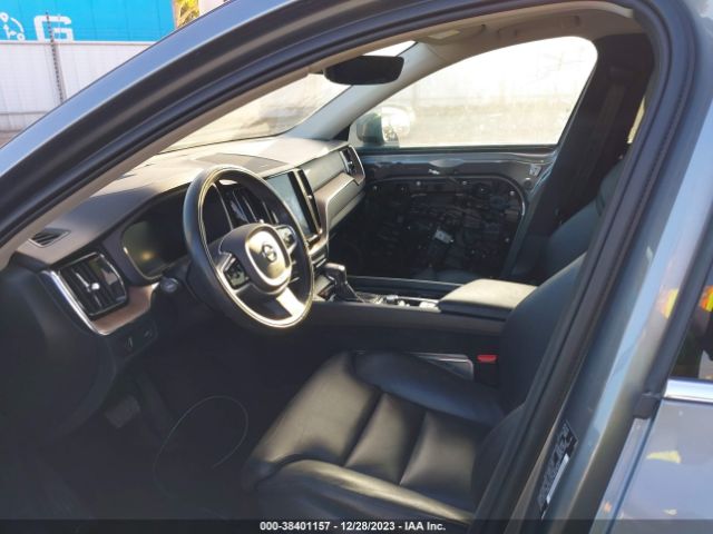 2019 VOLVO XC60 LYV102DL3KB215205 Photo 4