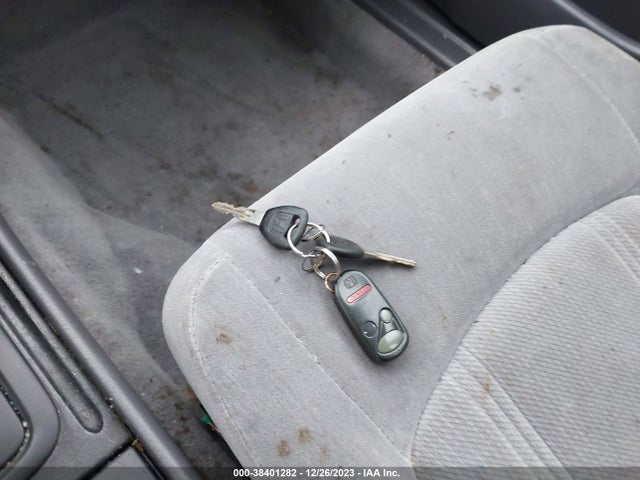 2000 HONDA ACCORD 3.0 LX VIN: 1HGCG164XYA000894