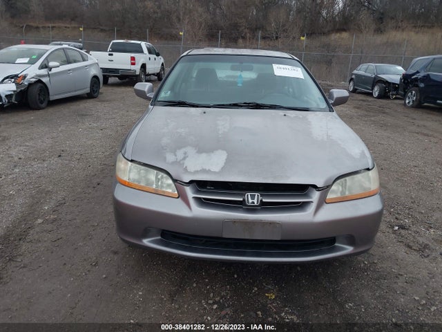 2000 HONDA ACCORD 3.0 LX VIN: 1HGCG164XYA000894