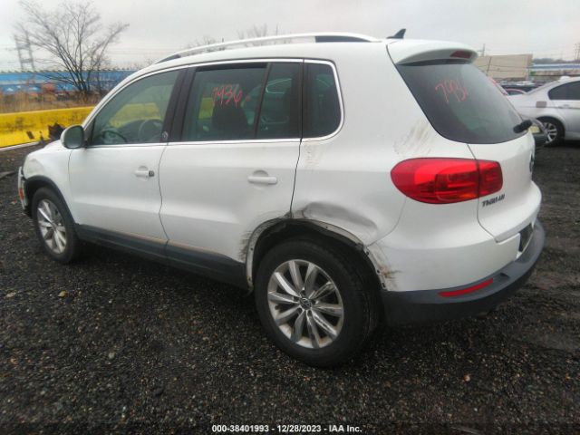 2017 VOLKSWAGEN TIGUAN WVGRV7AX5HK003694 Photo 2