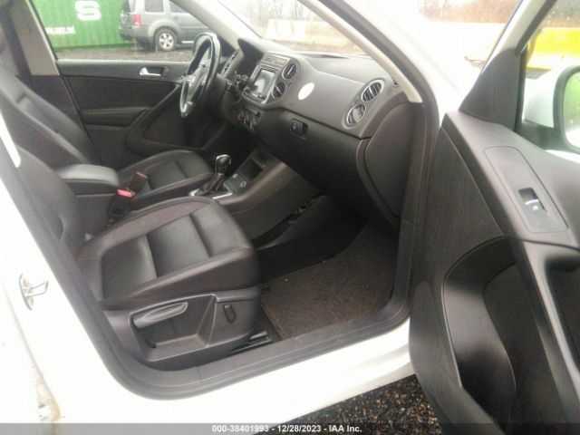2017 VOLKSWAGEN TIGUAN WVGRV7AX5HK003694 Photo 4