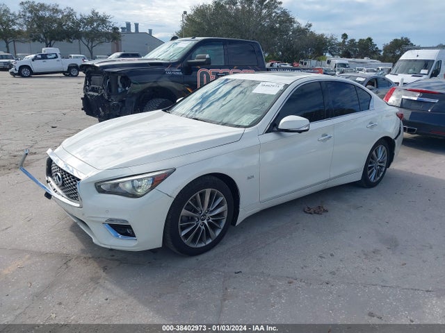 Infiniti Q50 3.0t Luxe 2018 JN1EV7AP1JM590251 Image 2