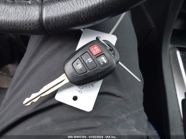 2018 TOYOTA COROLLA SE VIN: 2T1BURHE2JC049158