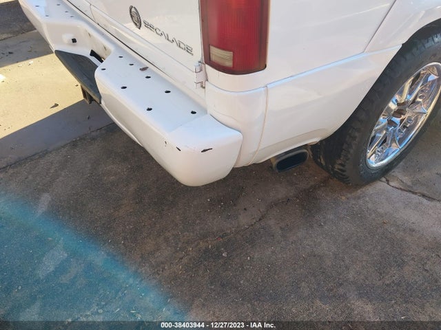 2000 CADILLAC ESCALADE STANDARD VIN: 1GYEK63R7YR198624