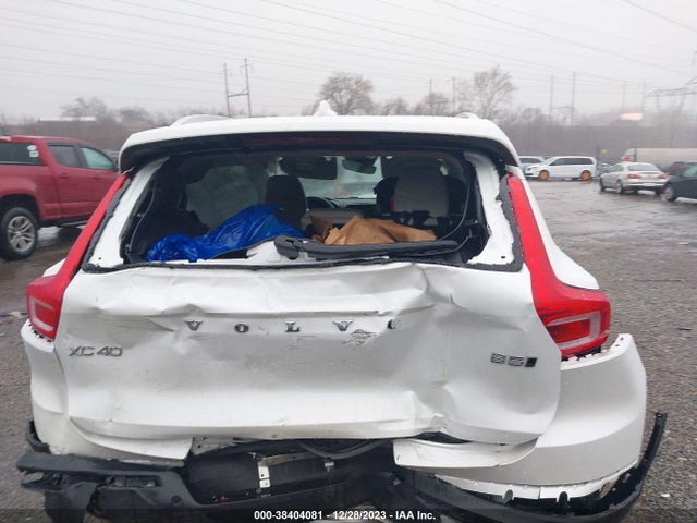 2023 VOLVO XC40 B5 PLUS BRIGHT THEME VIN: YV4L12UN1P2102401