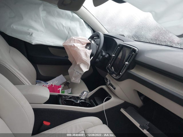 2023 VOLVO XC40 B5 PLUS BRIGHT THEME VIN: YV4L12UN1P2102401