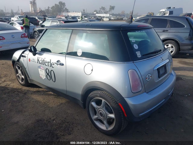 2005 MINI COOPER WMWRC33425TC56466 Photo 2