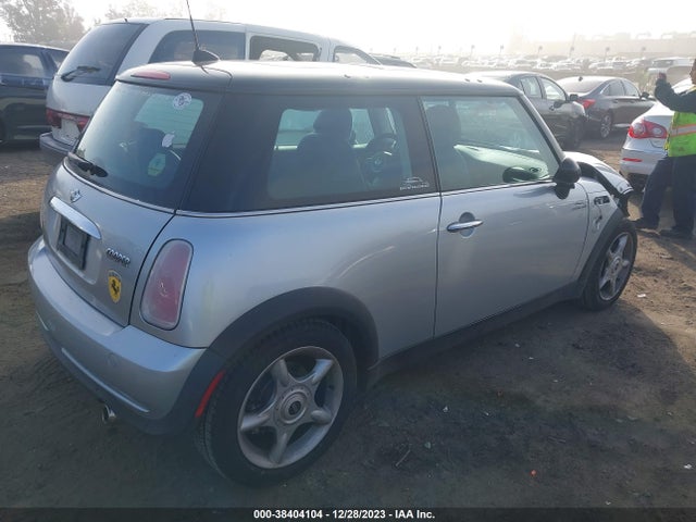 2005 MINI COOPER WMWRC33425TC56466 Photo 3