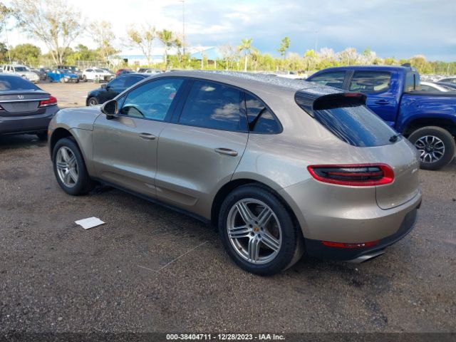 2018 PORSCHE MACAN WP1AA2A58JLB08257 Photo 2