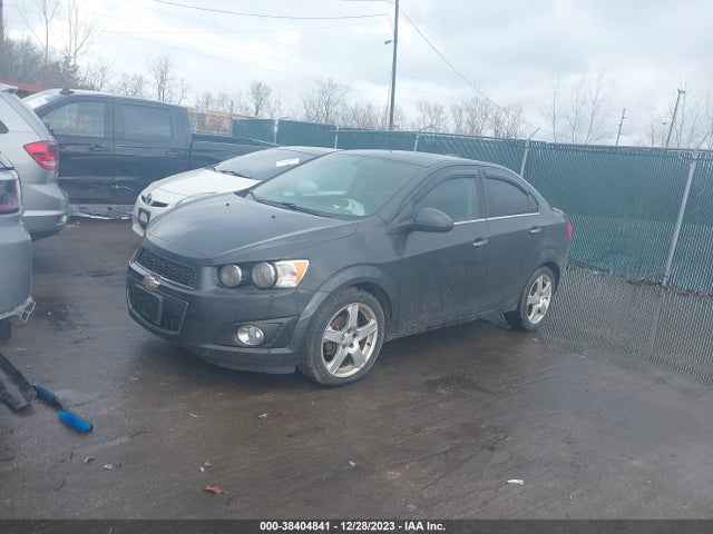 Chevrolet Sonic Ltz Auto 2015 1G1JE5SB2F4119082 Image 2