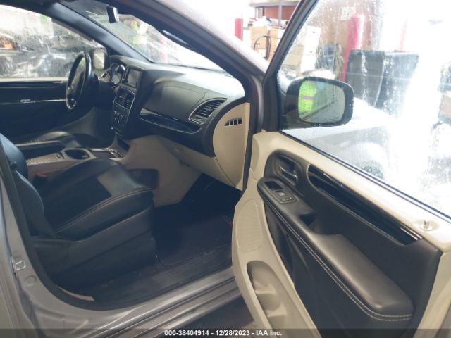 2C4RDGCG8KR663631 Dodge Grand Caravan Sxt